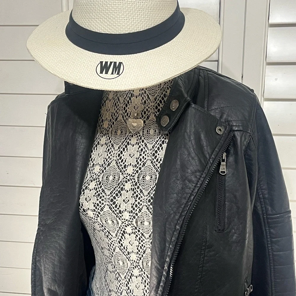 Elegant Cream Fedora with Black Band